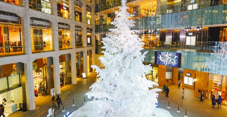 東京KITTE 丸之內雪白聖誕樹