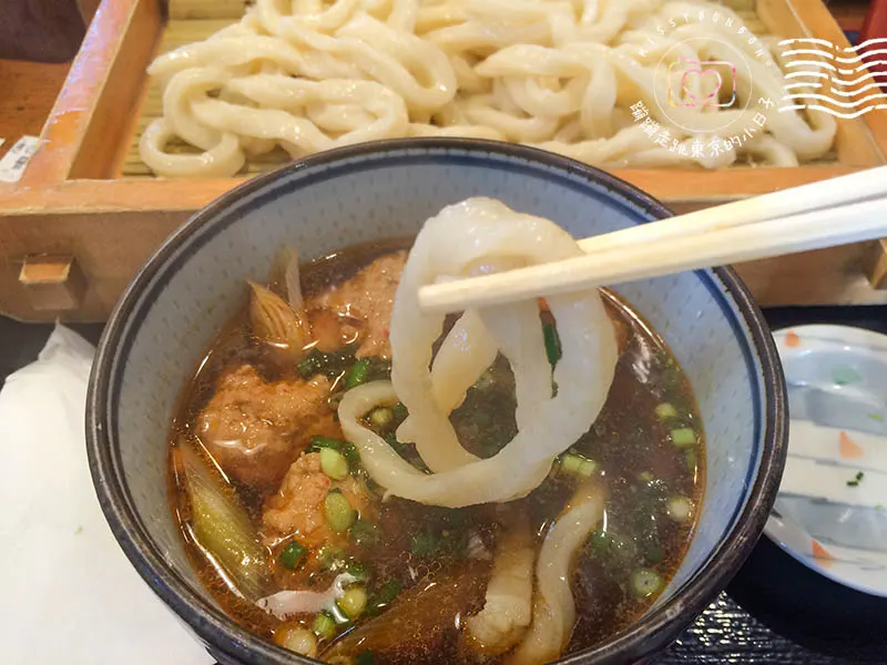 南池袋武蔵野烏冬沾麵(武蔵野うどんうちたて家) - 肉汁雞肉丸烏龍沾麵的烏龍麵條