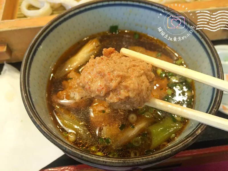 南池袋武蔵野烏冬沾麵(武蔵野うどんうちたて家) - 肉汁雞肉丸烏龍沾麵的肉丸
