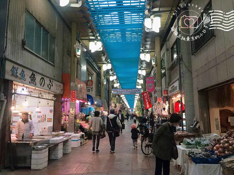 都電荒川線 三ノ輪橋站旁帶有拱形屋頂的傳統商店街