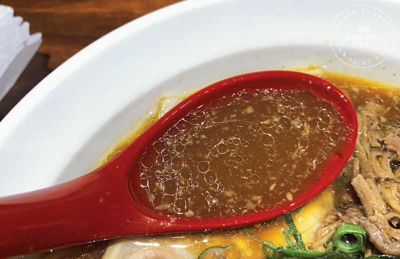 東京・拉麵品嘗中 - 風味獨特的牛骨系濃香湯頭拉麵店「麺場らせん-RASEN-」