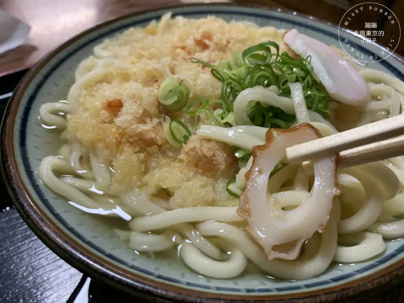 四國香川觀音寺自家製烏龍麵「柳川本店」的「炸蝦餅天婦羅烏龍麵」