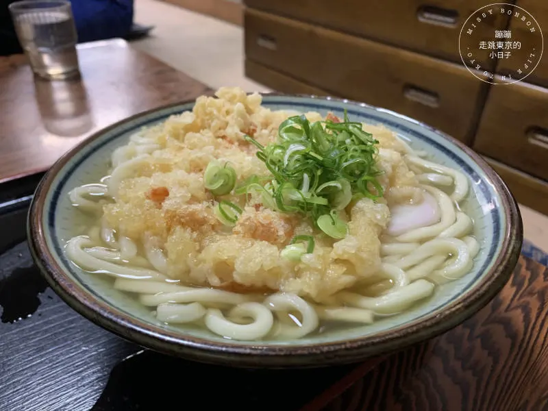 四國香川觀音寺自家製烏龍麵「柳川本店」的「炸蝦餅天婦羅烏龍麵」