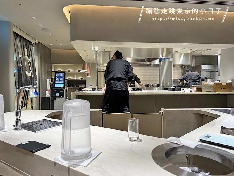 羽田機場「cuud」咖哩烏龍麵-店內用餐空間